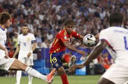 PG- 梅西新赛季技艺秀让对手无奈让球迷至嗨 