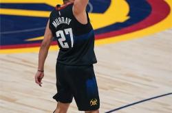 PG-包含穆雷迎来二十赛季高光表现，塞尔维亚队球迷沸腾！的词条